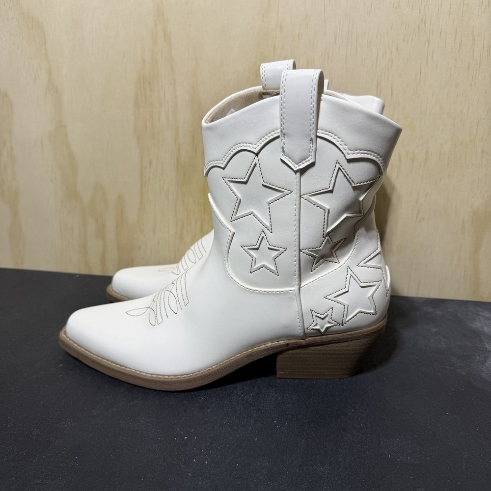 No Boundaries Western Ankle Cowgirl Boots Booties Star Embroidered Memory Foam 8